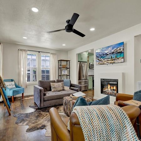 Southern Charm - Near Main With Hot Tub Fredericksburg Esterno foto