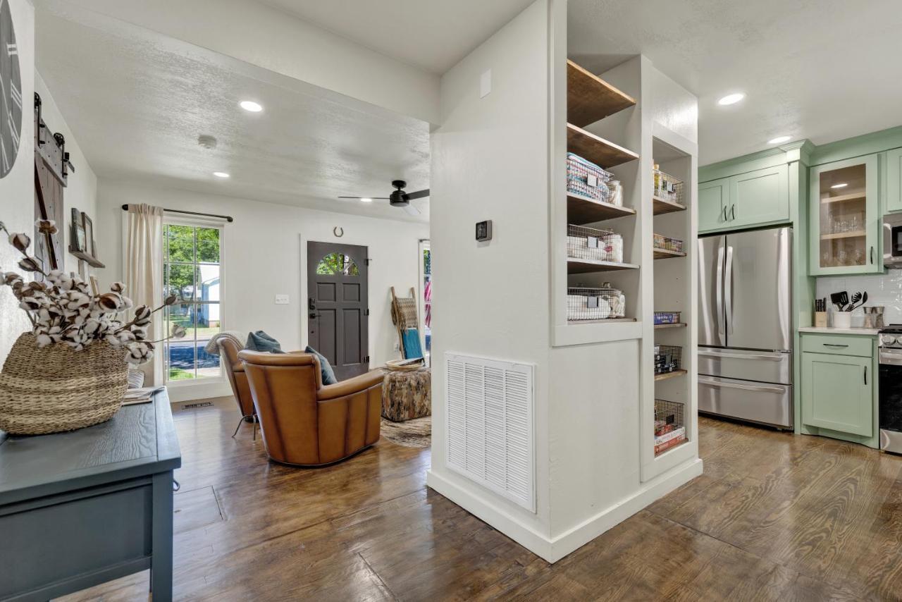 Southern Charm - Near Main With Hot Tub Fredericksburg Esterno foto