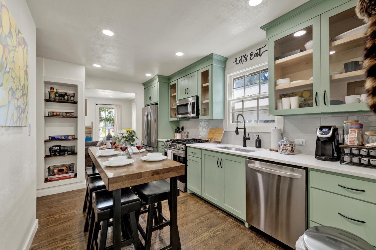 Southern Charm - Near Main With Hot Tub Fredericksburg Esterno foto